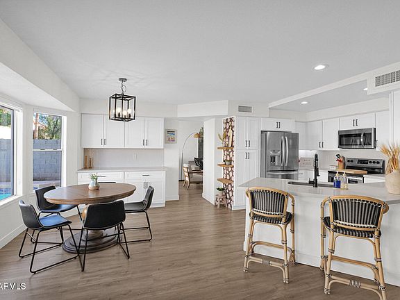 5th image of 1924 E ROCKWOOD Drive