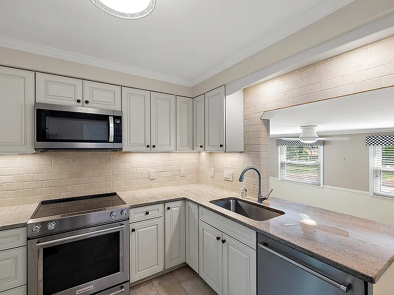 2546 Dorchester Rd — Photo 18