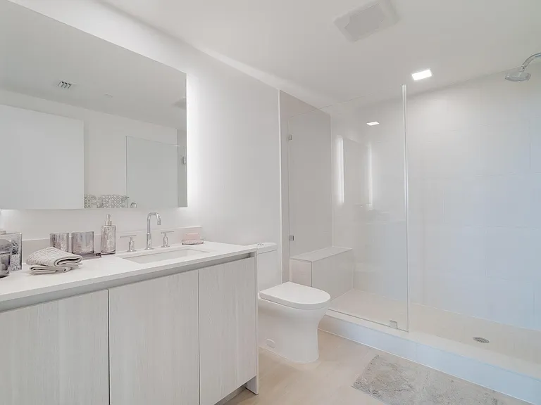 111 SE 1st Ave #514 — Photo 16