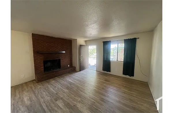 Building Photo - 301 Dunes Pl SE #4