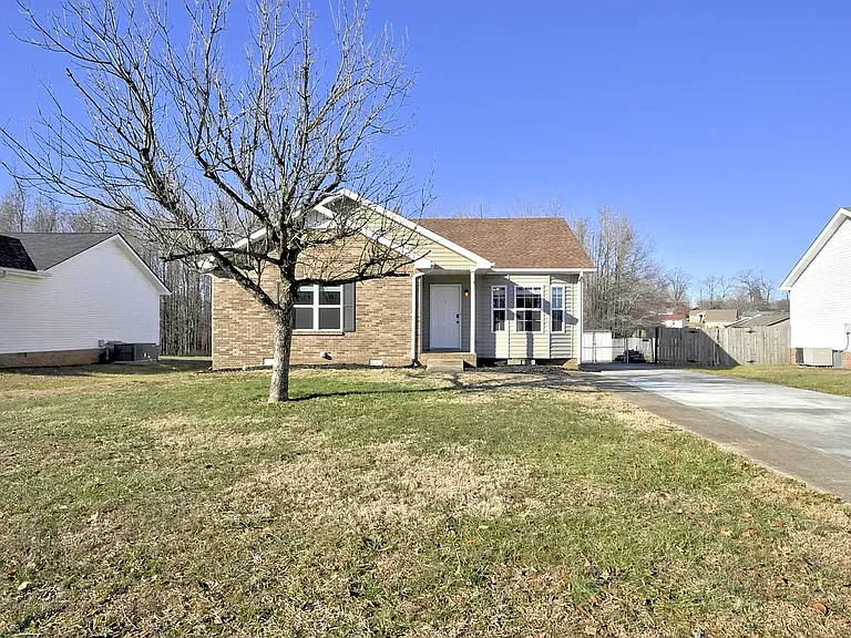 422 Woodale Dr — Photo 2