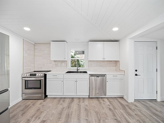 4th image of 139 Spring St