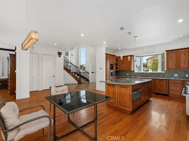 7822 Truxton Ave — Photo 11