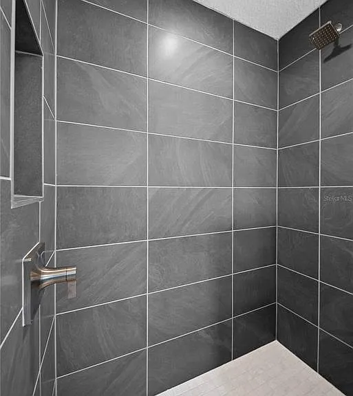 1856 Crowncrest Dr — Photo 35