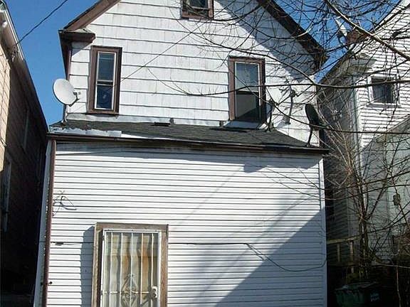 3rd image of 2110 Niagara St