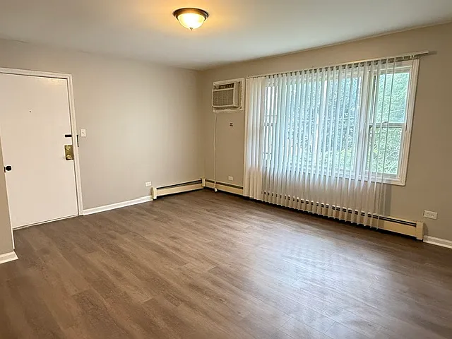 1 bed, 700 sqft, $1,295 — Photo 2