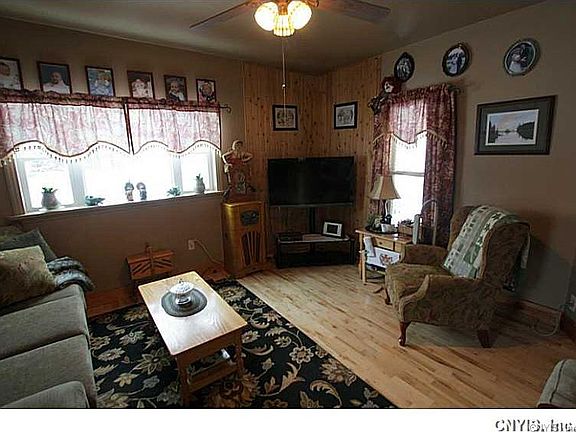 4th image of 55 Parker St