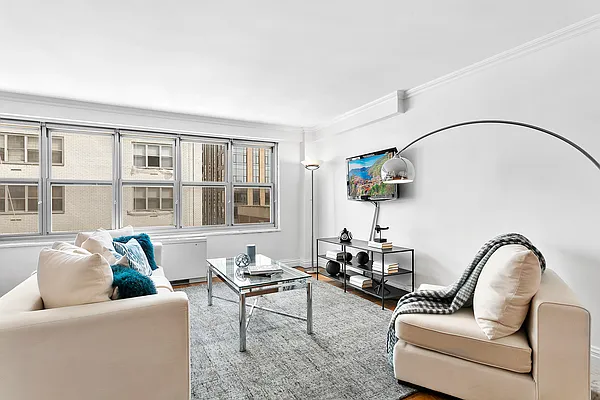 Sold by The SIMPLE Real Estate Co | media 2