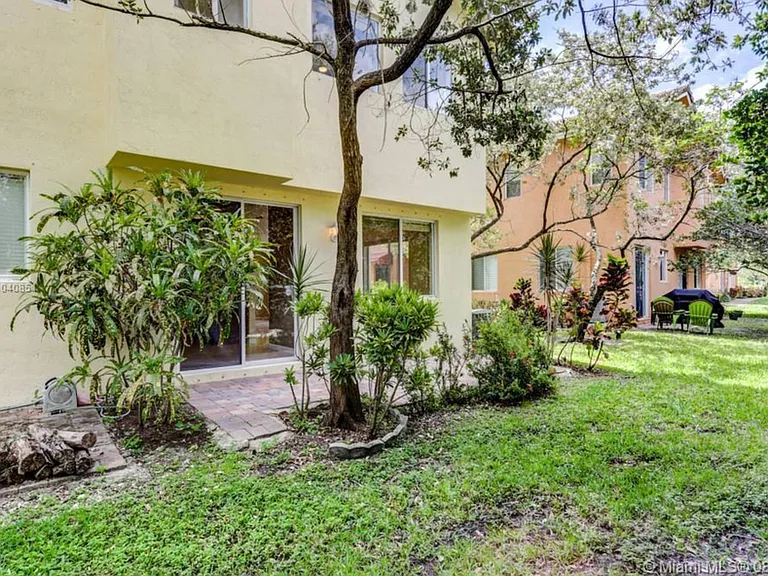3211 Scarletta Dr — Photo 43