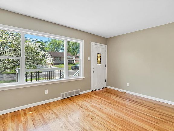 4th image of 8825 Forest Ave