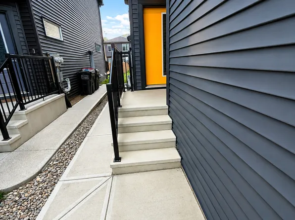 1240 Plum Bnd SW Unit 2, Edmonton, AB T6X 3B5