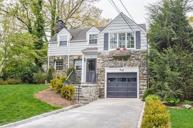 1st image of 5 Woody Ln