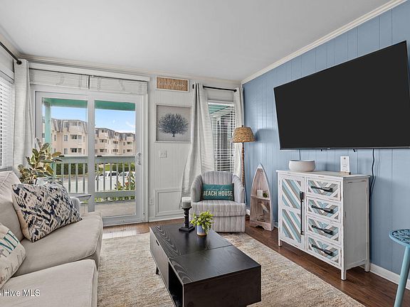5th image of 301 Commerce Way #101