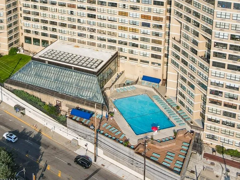 7004 Boulevard East #3A — Photo 11