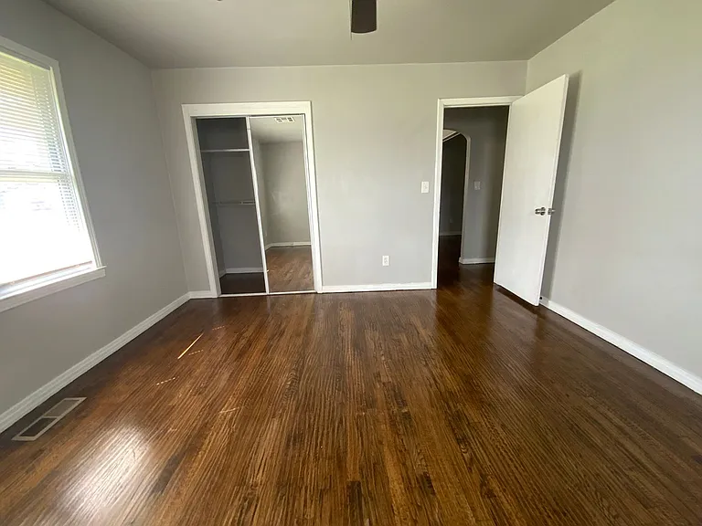 4206 N Donald Ave — Photo 14