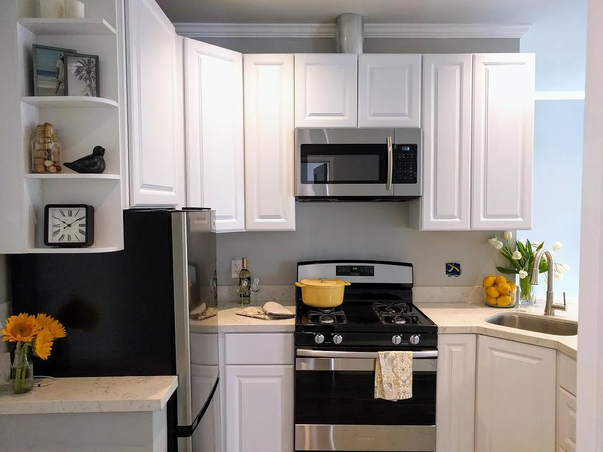 3 bed, 900 sqft, $2,895 — Photo 3