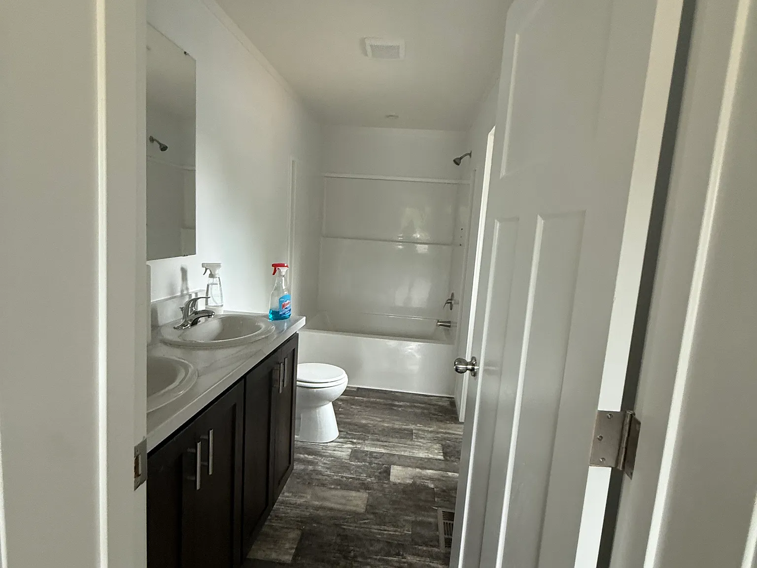 3 bed, 1200 sqft, $2,200 — Photo 4