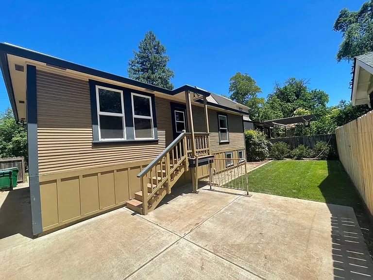 1318 Salem St — Photo 5