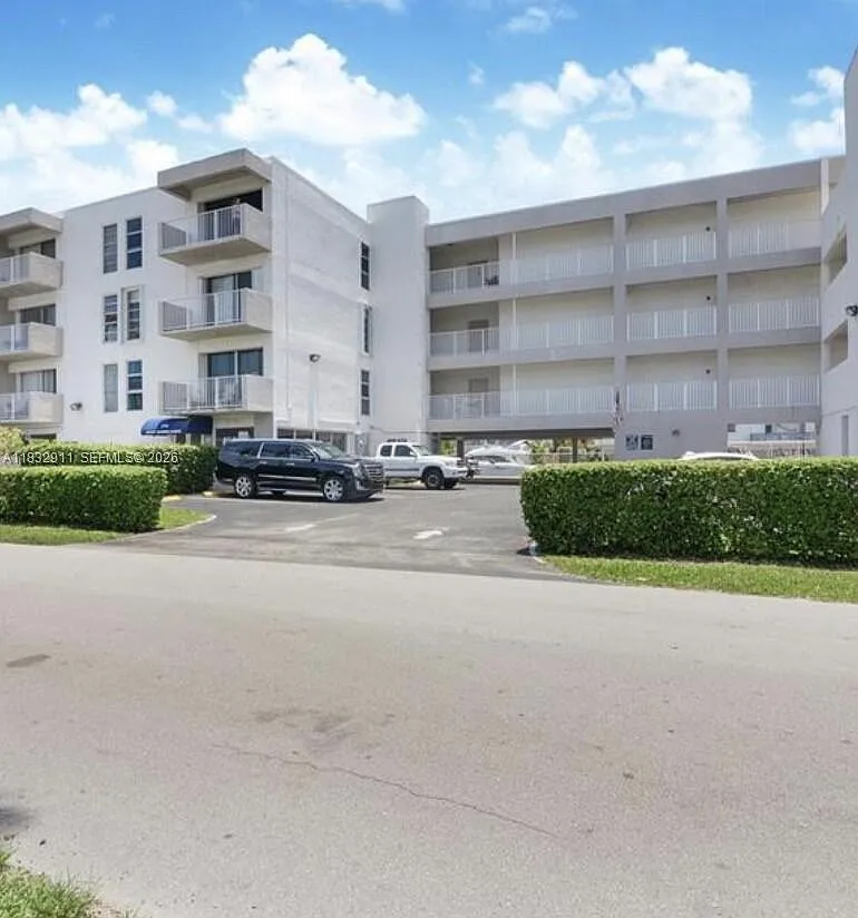 Sunny Shores Condo — Photo 1