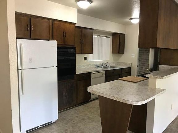 3rd image of 1659 E Bishop Dr