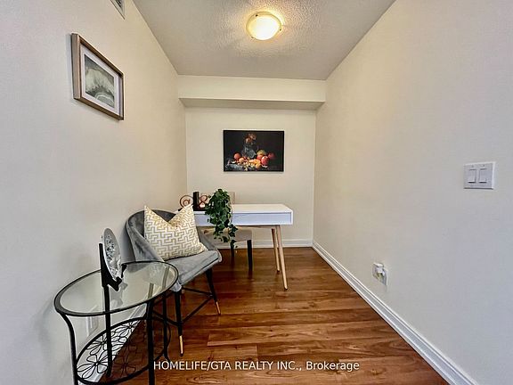 5th image of 151 Village Green Sq #905