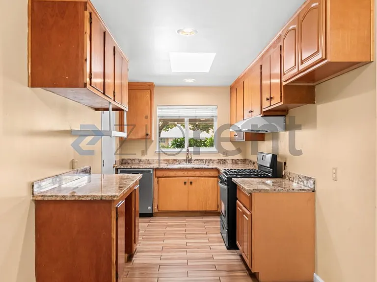 4842 Englewood Dr — Photo 9