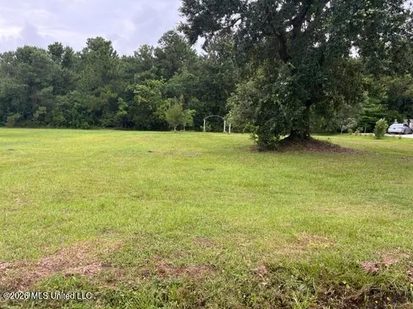 119 Victoria Ln, Pass Christian, MS 39571