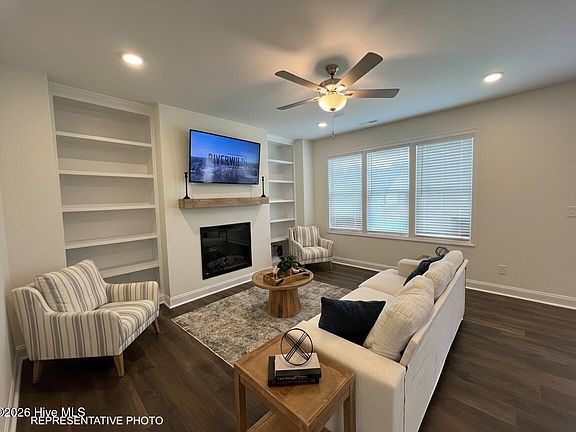 3rd image of 169 Shagbark Lane