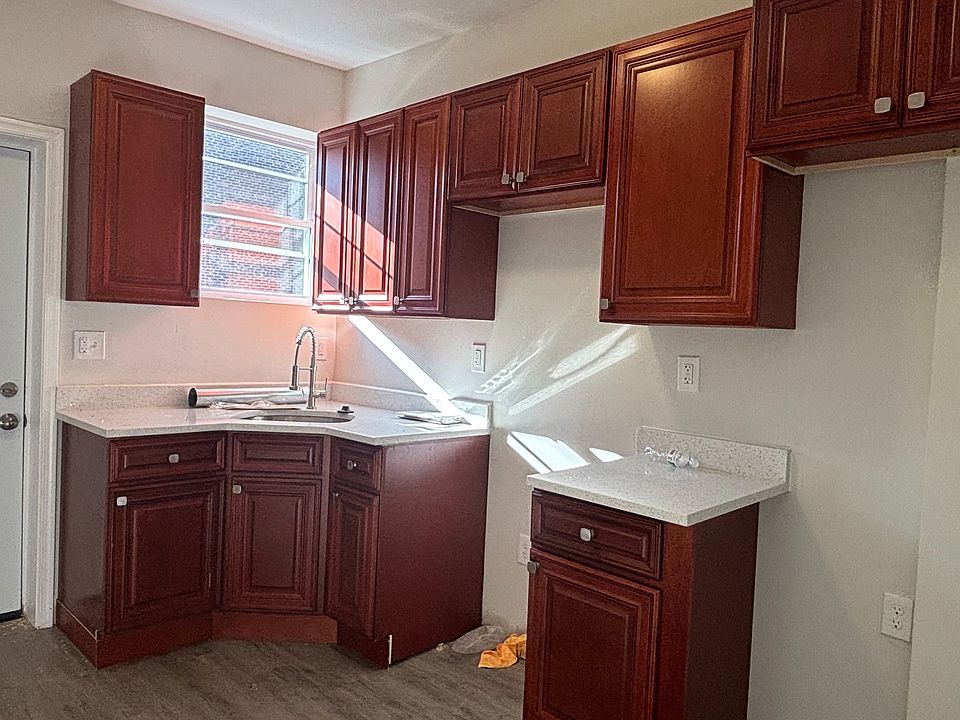 1st image of 410 N Loudon Ave