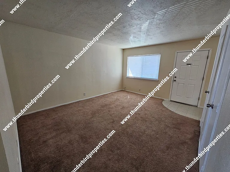 1701 Girard Blvd SE — Photo 4