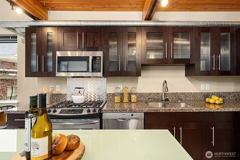 3rd image of 530 Broadway E #236