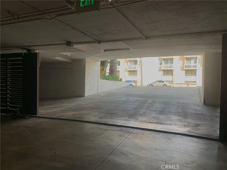 425 S Catalina Ave #4 — Photo 32