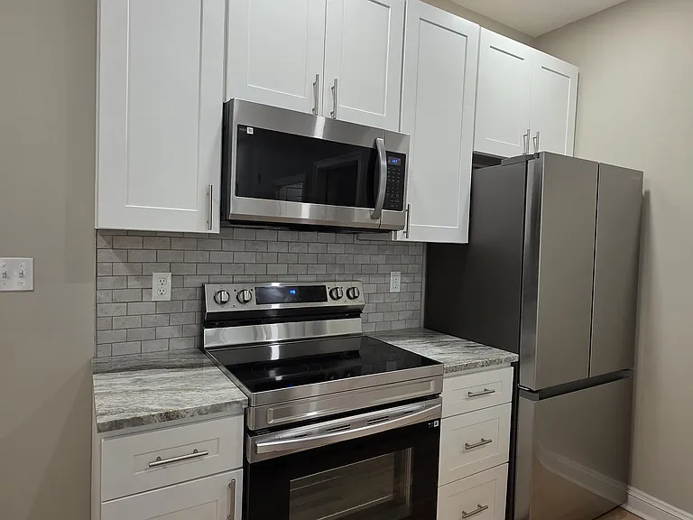 1420-22 Chestnut St #204 — Photo 4