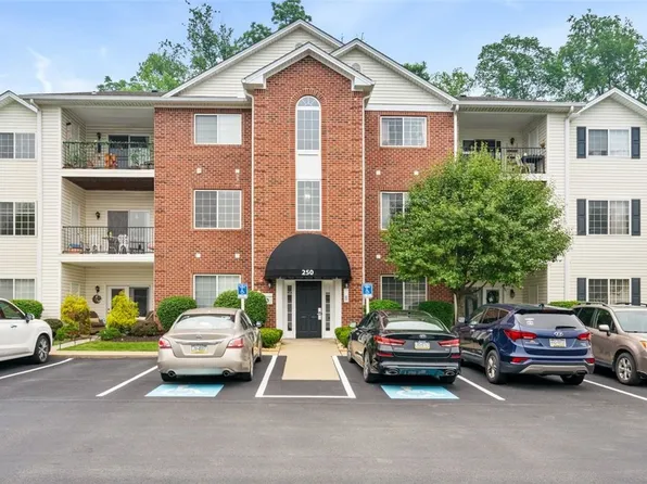 250 Hidden Ridge Ct APT 201, South Park, PA 15129