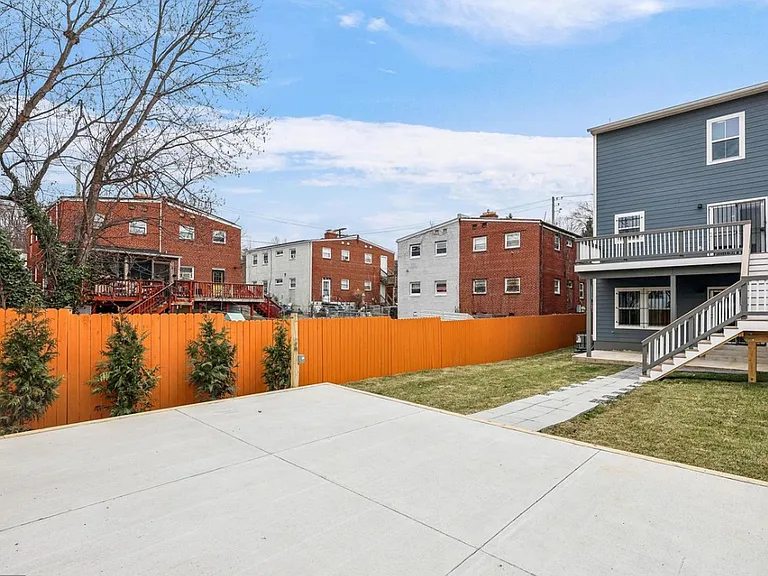 1726 Gainesville St SE — Photo 6
