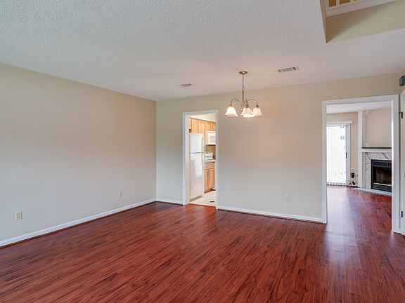 4th image of 207 Burman Wood Dr