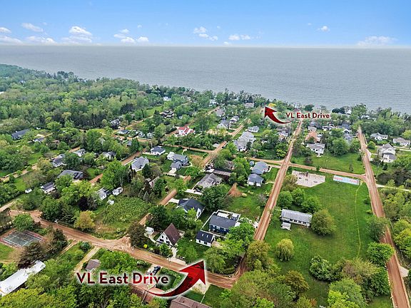 2nd image of East Dr