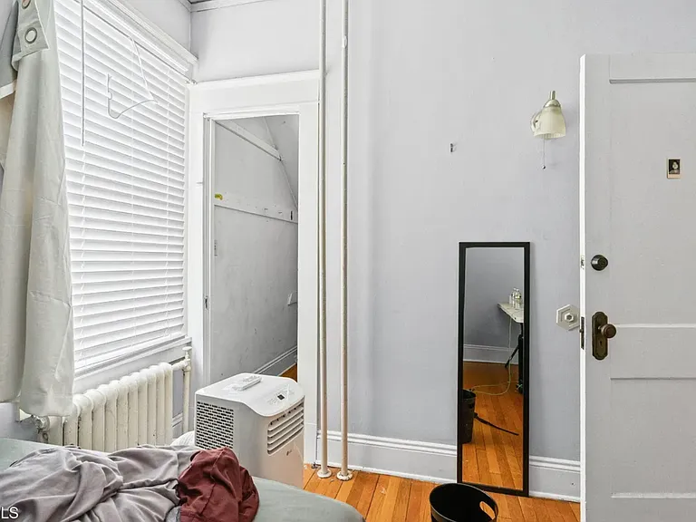 569 Washington Ave — Photo 11