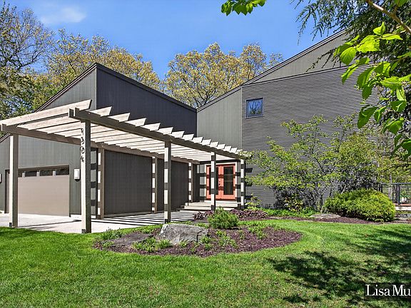 3rd image of 1304 Amelanchier Ln