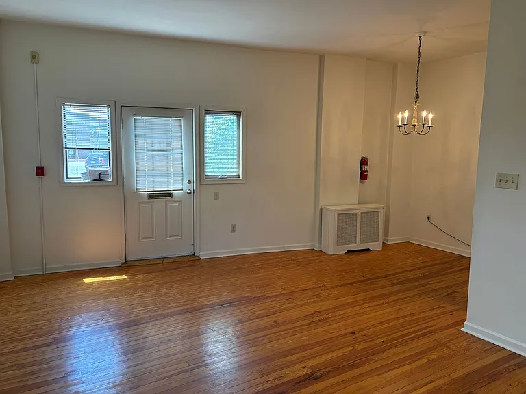 1505 Bywood Ave — Photo 2