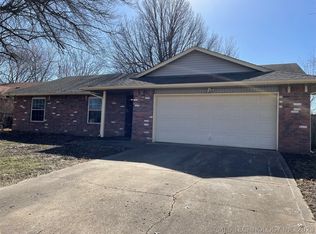 1303 W Birmingham Pl S, Broken Arrow, OK 74011