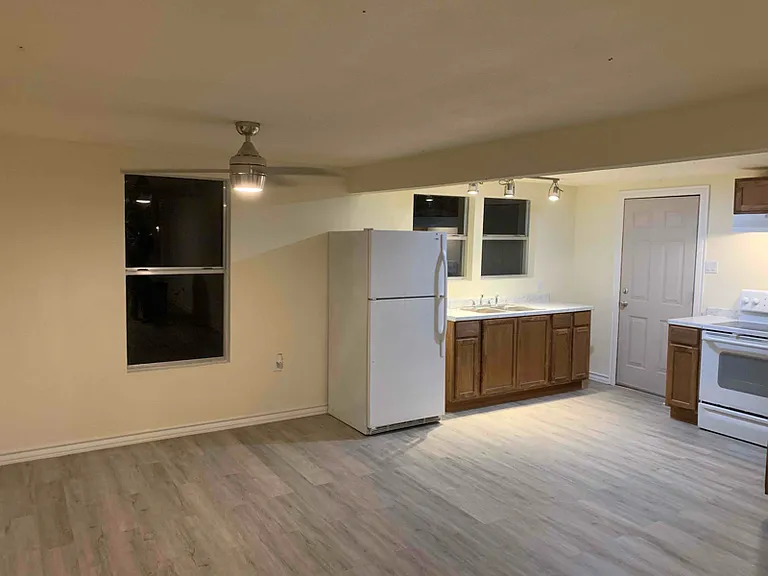 160 Lavaca Rd — Photo 6