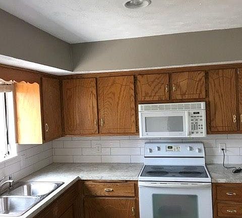 3rd image of 13916 Jefferson Cir