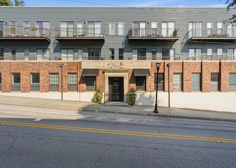 200 N Highland Ave NE #207