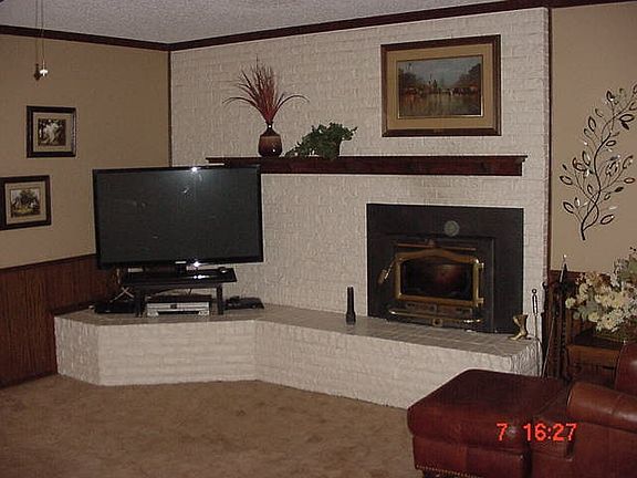 5th image of 325 Douglas St