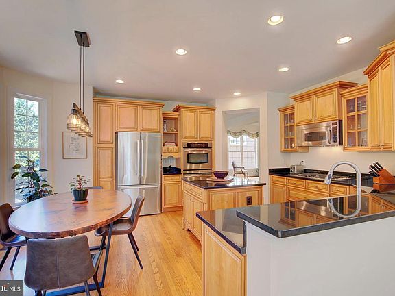 2nd image of 7690 Oak Field Ct