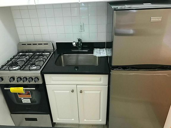 3rd image of 418 E 88th St APT 5B