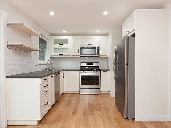 Energy efficient appliances throughout