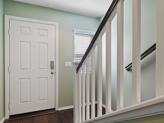 5th image of 12564 Amesbury Cir