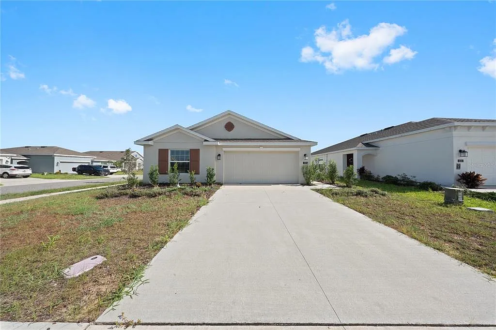 4 bed, 2.0 bath, 1835 sqft, $2,000 — Photo 1